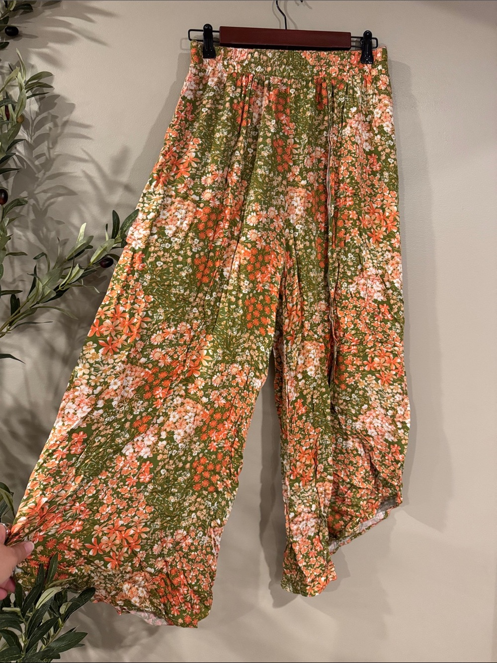 Sozy Wide-Leg Pants in Olive & Orange